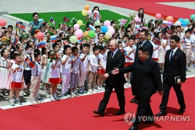 평양 김일성 광장 환영식에 참석한 김정은-푸틴 