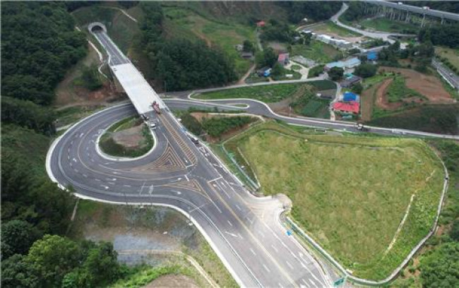 개량된 국도 25호선 동정교차로 