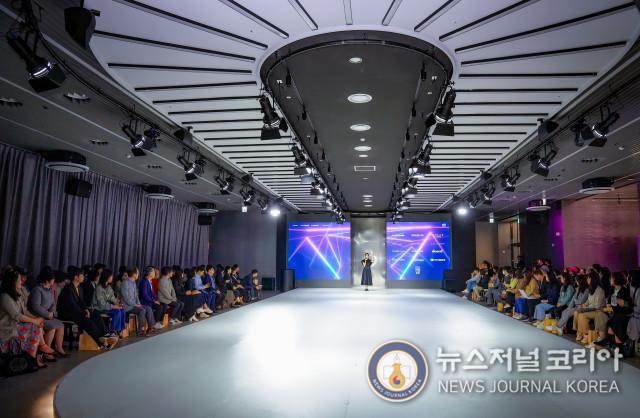 더블유팀이 시니어 모델 교육자를 양성하는 ‘시니어 모델 전문가 과정’을 9월부터 운영한다