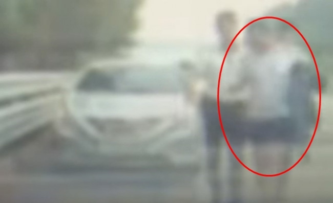 간이 마약 검사 위해 임의동행하는 A씨