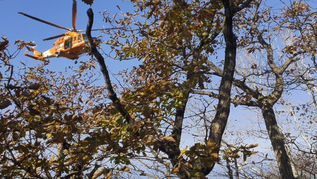 산악사고 환자 이송하는 소방헬기