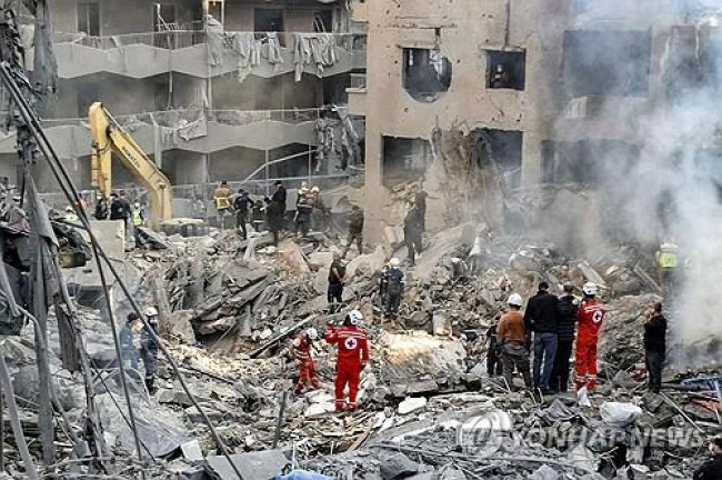 이스라엘군 공습으로 파괴된 베일루트 중심부 바스타 지역의 주거용 건물