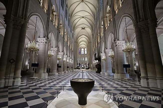 새로 단장한 노트르담 대성당