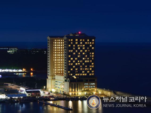 호텔 라마다 속초 야간 전경