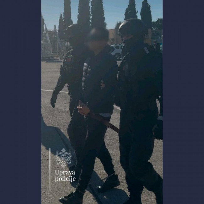 미국으로 범죄인 인도되는 권도형(가운데)