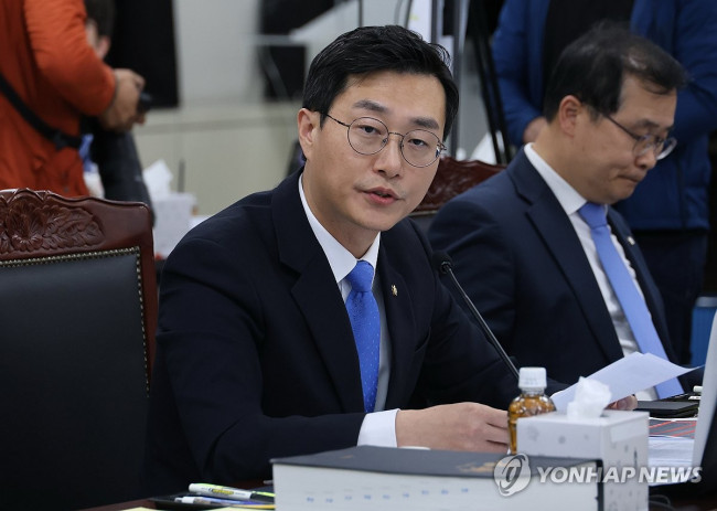 질의하는 장경태 의원