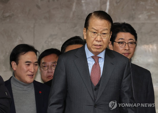 비상의원총회 참석하는 권영세