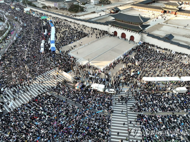 광화문 삼거리 대통령 퇴진 촉구 인파