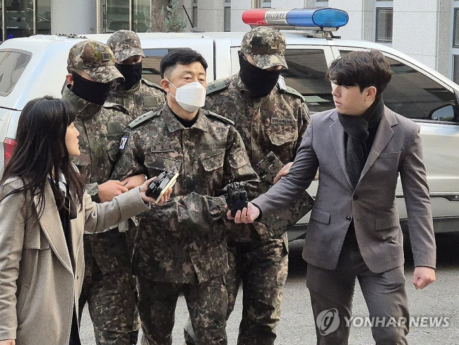 영장심사 받는 '햄버거집 계엄회동' 문상호 사령관