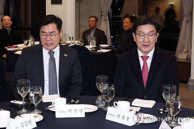 관훈클럽 창립총회서 만난 양당 원내대표