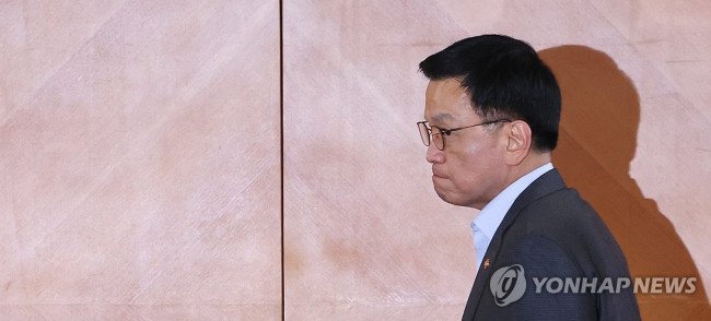 회의 참석하는 최상목 권한대행