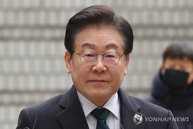 법원 향하는 이재명 대표