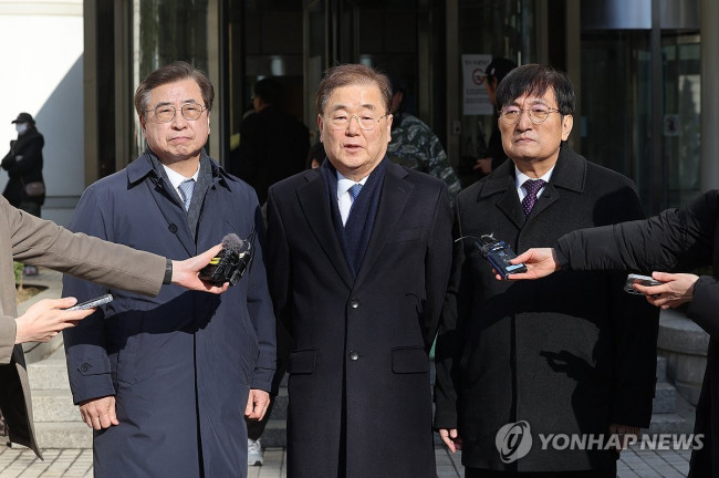 '탈북어민 강제북송' 정의용·서훈 징역 10개월 선고유예