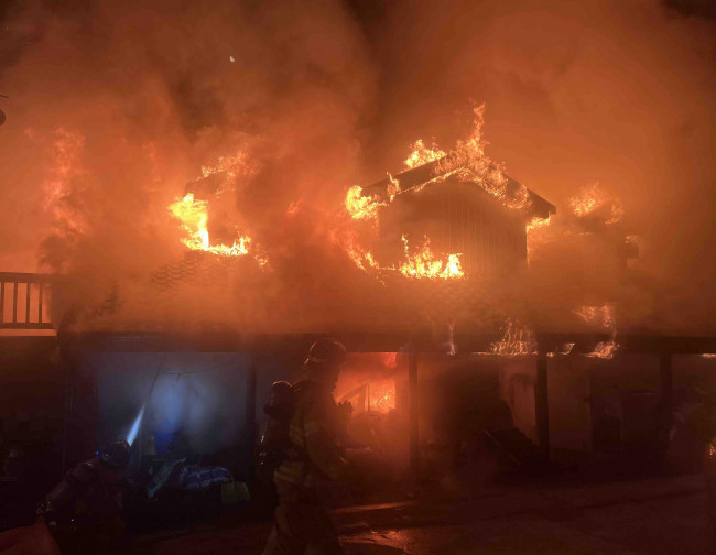 강릉 주택 화재…잠자던 주민 대피해 인명 피해 없어