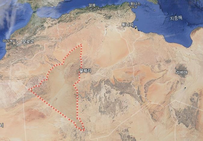 알제리 서남부 아드라르 주(빨간 점선)