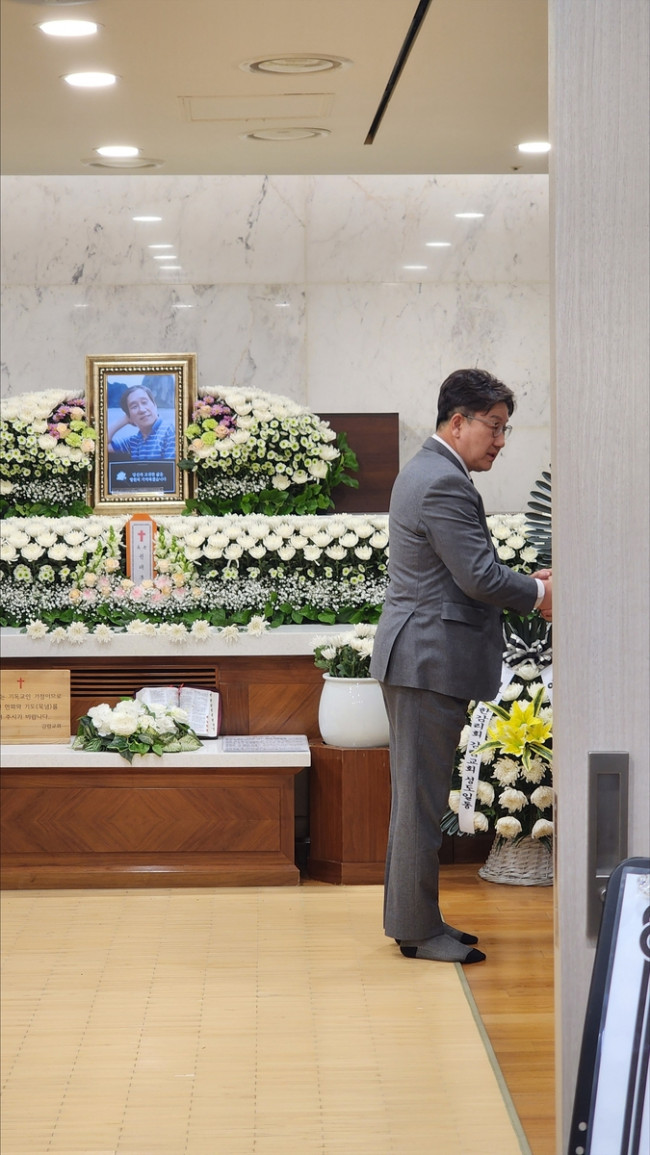 윤석열 대통령 지지자 조문하는 국민의힘 권성동 원내대표