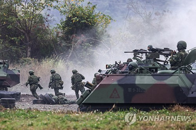 훈련 중인 대만군