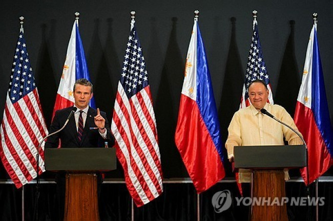 미국 필리핀 국방부 장관 공동 기자회견