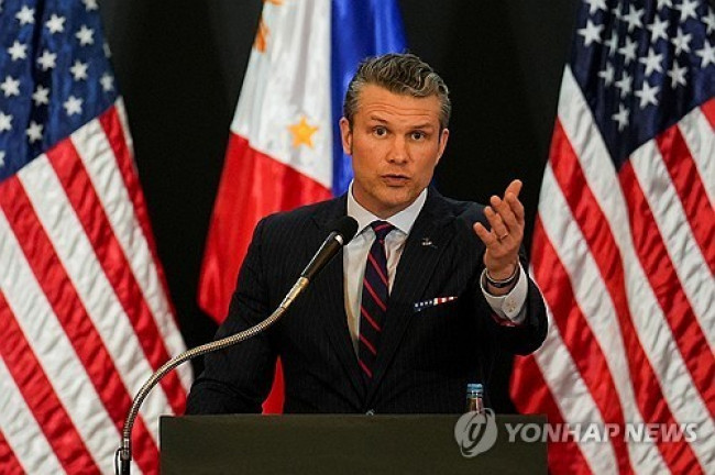 기자회견 하는 헤그세스