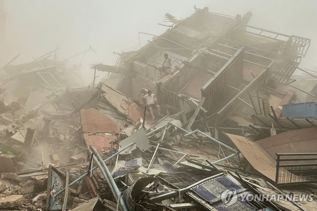 미얀마 강진으로 붕괴한 아파트