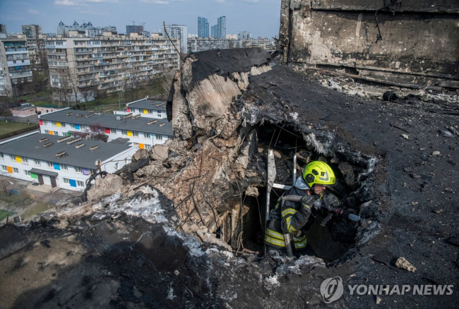 우크라이나 수도 키이우의 드론 공습 피해 현장