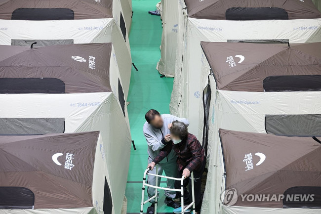 '기약 없는 대피소 생활'