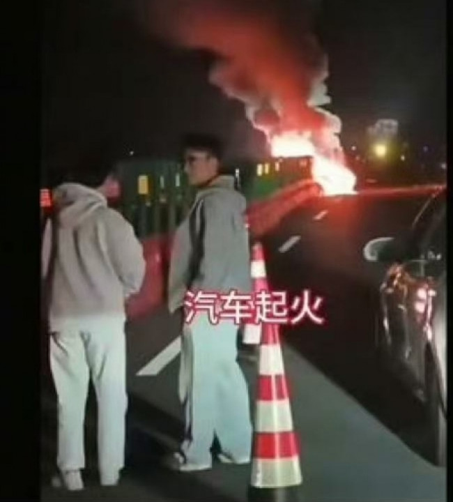 소셜미디어에 유포된 중국 샤오미 SU7 화재 장면