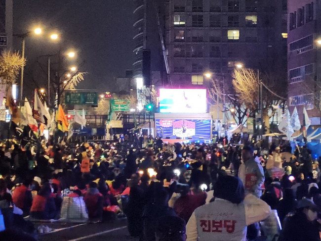 종로구 안국역 6번출구 앞 비상행동 철야 농성