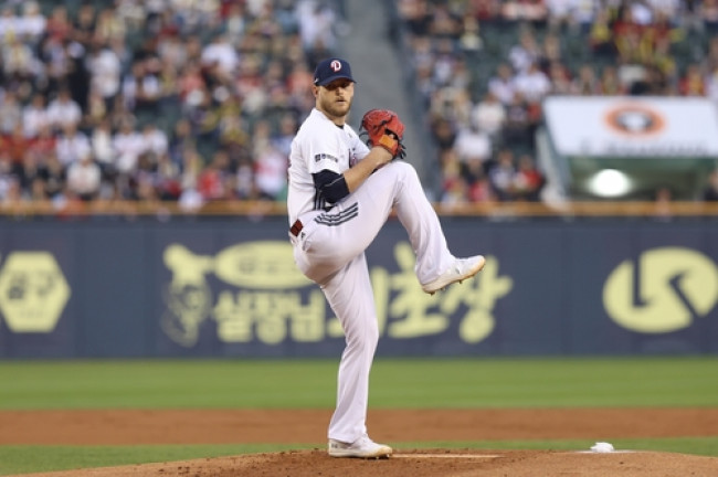 18일 KIA 전에서 역투하는 두산 어빈