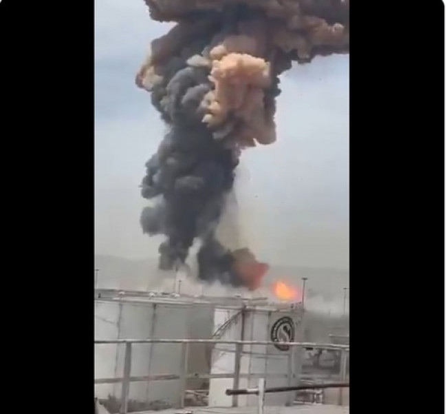 이란 남부 반다르 압바스에서 발생한 항구 폭발 모습