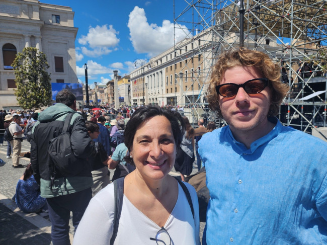 장례 미사 지켜본 에르네스토씨