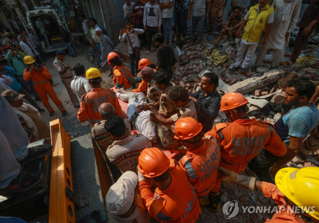 인도 건물 붕괴 현장