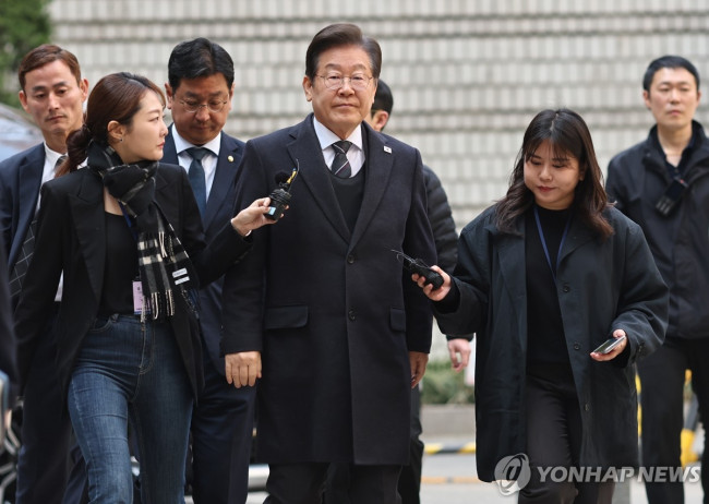 법정 향하는 이재명 대표