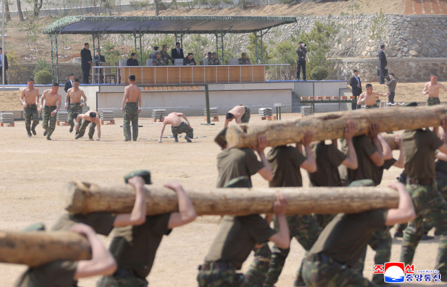 김정은, 특수부대 훈련시찰
