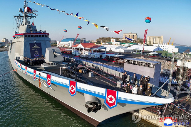 북한,  5,000t급 신형구축함 '최현호' 진수식 개최