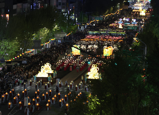 종로 지나는 연등행렬