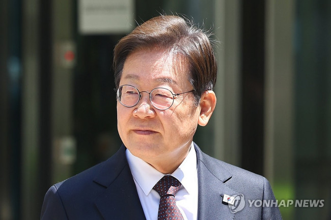 법원 나서는 이재명 후보