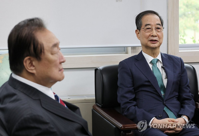 정대철 헌정회장 만난 무소속 한덕수 대선 예비후보 