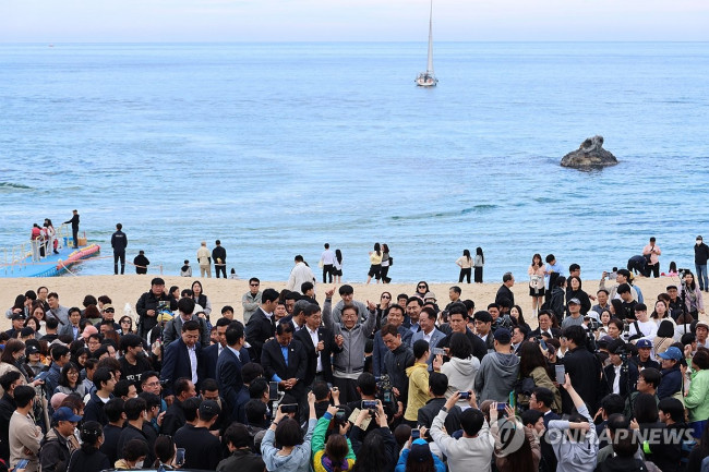 '동해안벨트' 경청투어 나선 이재명 후보