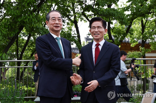 김문수-한덕수 기념 촬영