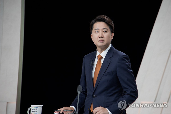 토론회 준비하는 이준석 후보