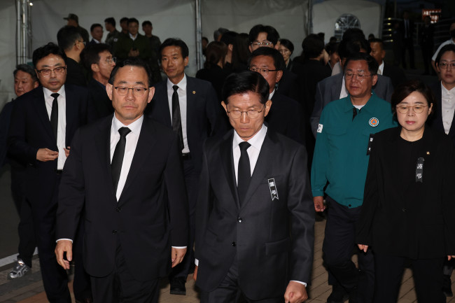 김문수 후보, 초계기 사고 순직 장병 조문