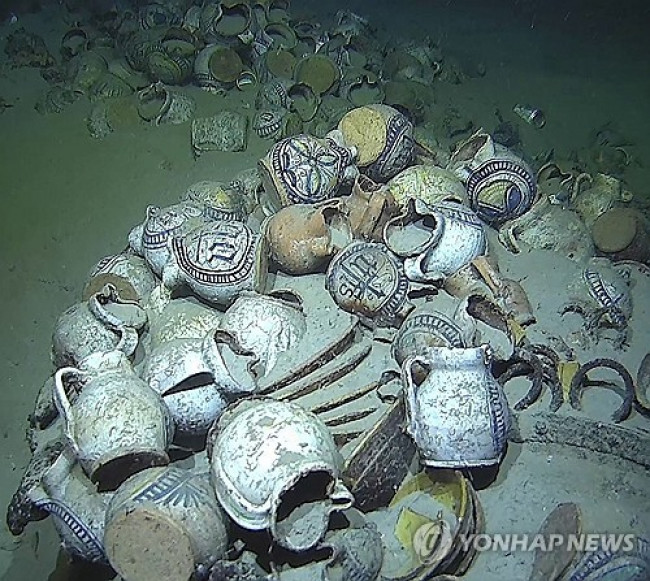 프랑스 해저 2천500ｍ에서 발견된 난파선 잔해들