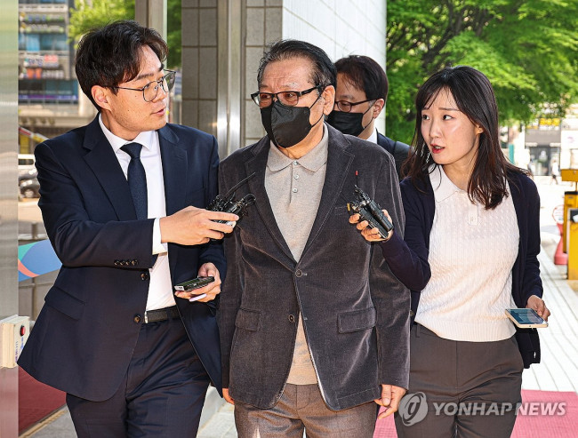 '건진법사' 전성배 씨 지방선거 공천헌금 의혹 공판 출석