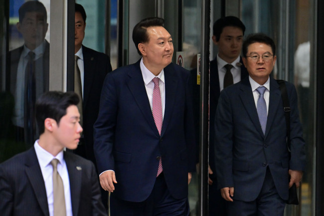 법정 나서는 윤석열 전 대통령
