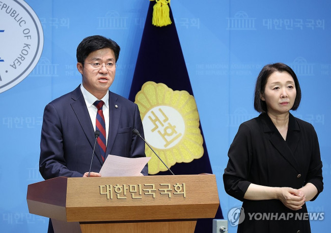 브리핑하는 박상혁 수석대변인