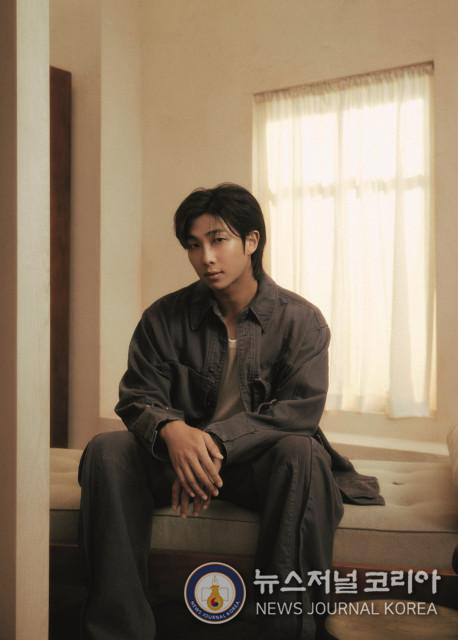 삼성전자 아트 TV 홍보대서로 선정된 방탄소년단(BTS) RM