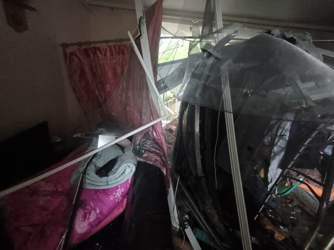 집 안으로 돌진한 승용차