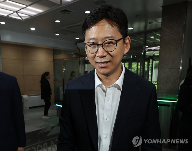 사무실 향하는 배경훈 후보자