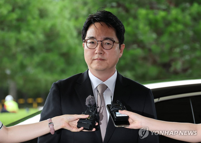 퇴임식 앞두고 출근하는 심우정